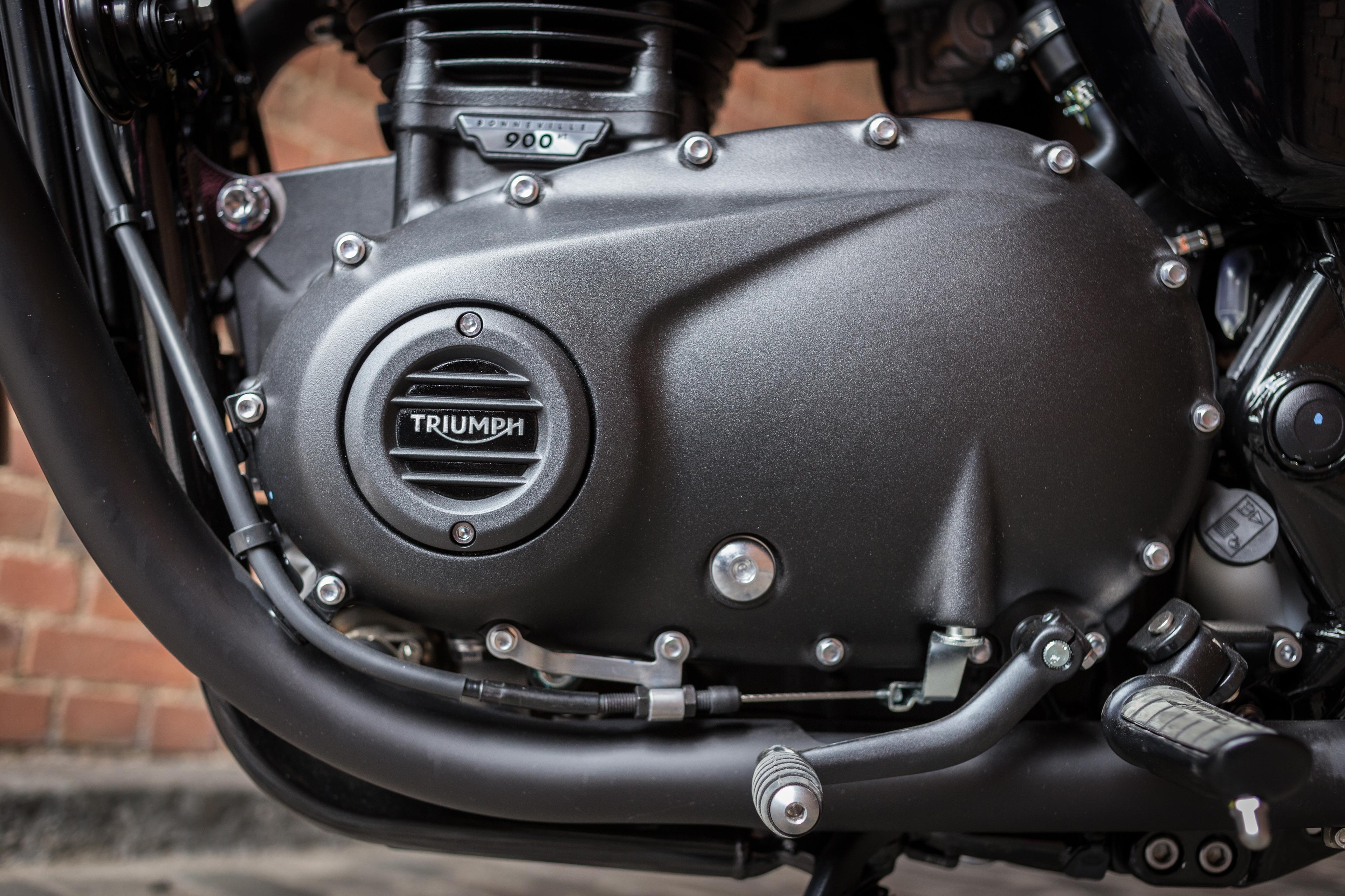 Clutch Badge, Ribbed, Dark photo 1